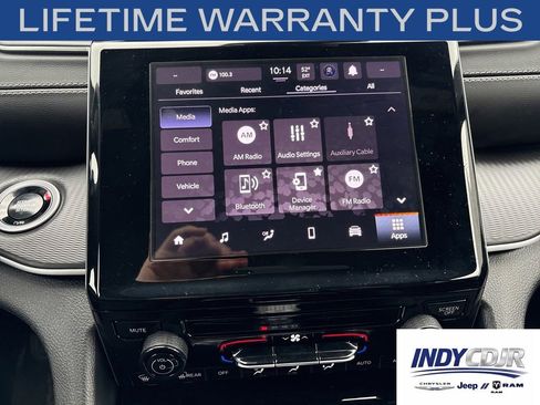 Used 2025 Jeep Grand Cherokee Laredo AWD/4WD image 17