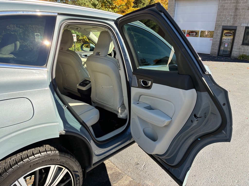 Used 2022 Volvo XC60 B5 Inscription w/ Advanced Package AWD/4WD image 18