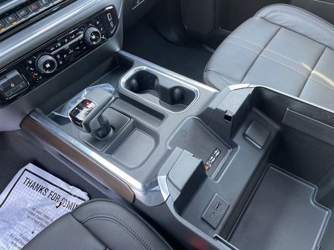 Used 2024 Chevrolet Silverado 1500 High Country image 9