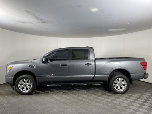 Used 2024 Nissan Titan SV w/ SV Convenience Package image 3