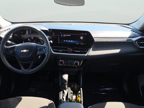 Used 2025 Chevrolet TrailBlazer LT AWD/4WD image 9