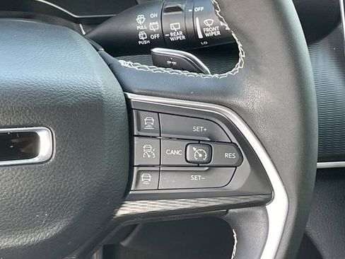 Used 2025 Jeep Grand Cherokee Altitude image 14