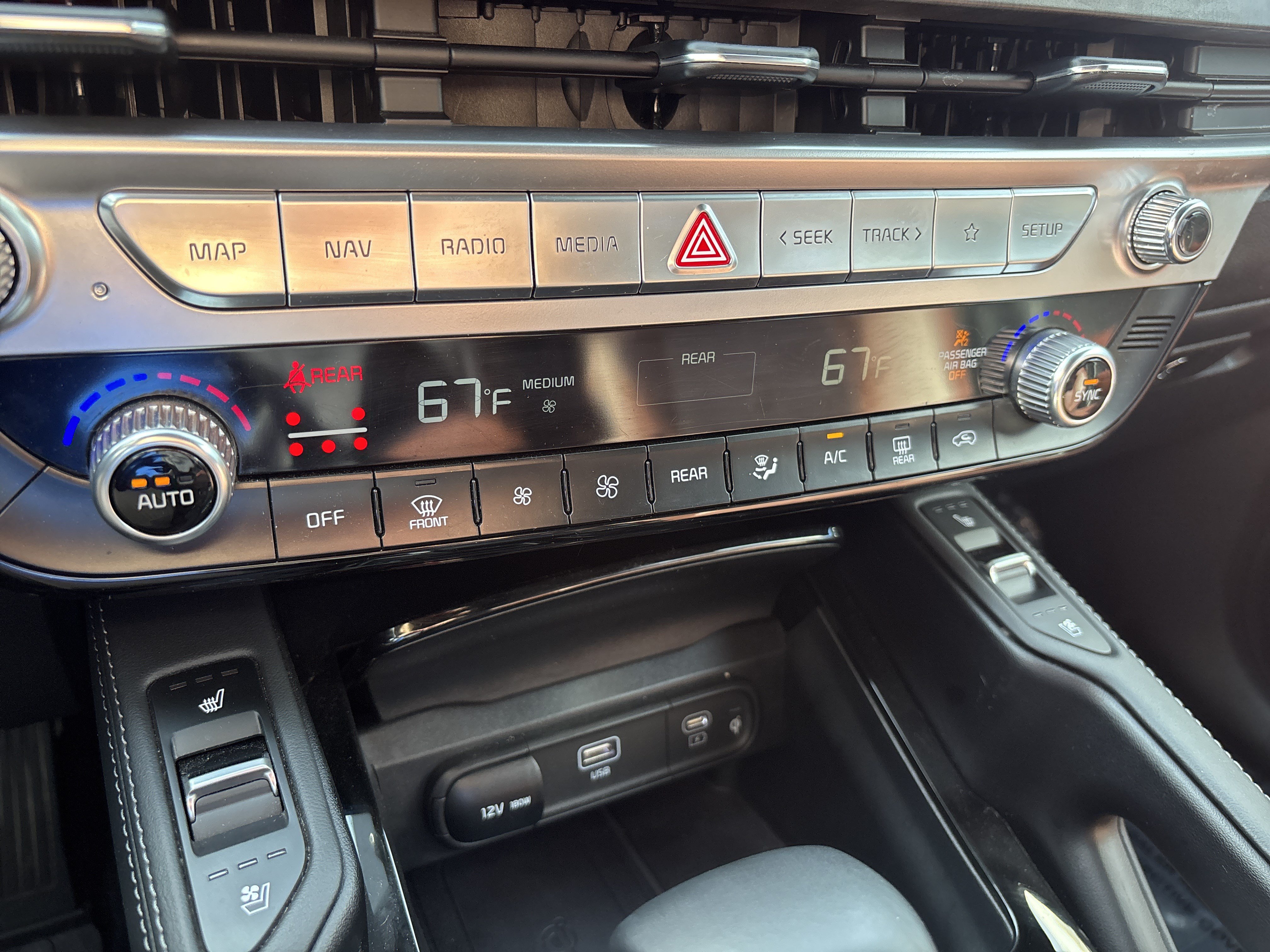 Used 2024 Kia Telluride EX w/ EX Captain's Chair Package AWD/4WD image 15