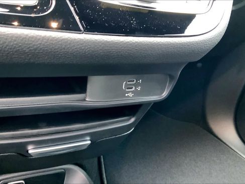 New 2026 Chrysler Pacifica Select image 15