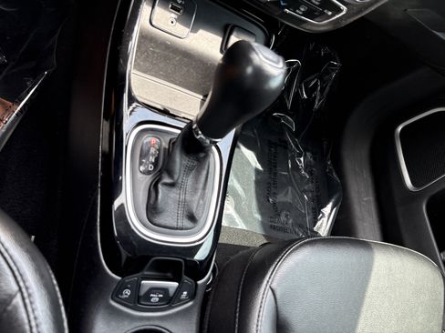 Used 2020 Jeep Compass Latitude FWD image 30