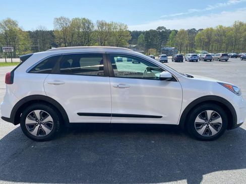 Used 2017 Kia Niro LX image 5
