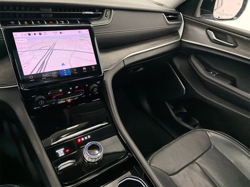 Used 2022 Jeep Grand Cherokee L Limited w/ Luxury Tech Group II image 27