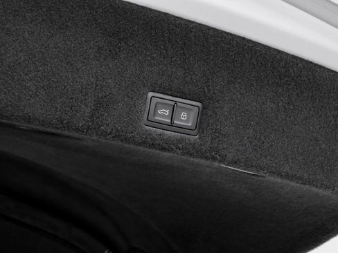 Used 2025 Lamborghini Urus SE image 67