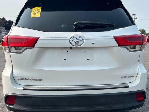 Used 2019 Toyota Highlander Plus AWD/4WD image 40