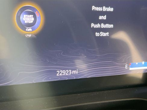 Used 2023 Jeep Grand Cherokee Limited w/ Black Appearance Package image 12