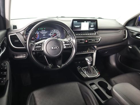 Used 2021 Kia Seltos SX w/ SX Sunroof Package image 2