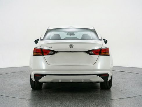 Used 2025 Nissan Altima 2.5 SV image 7