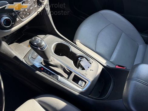 Used 2018 Chevrolet Equinox Premier image 16