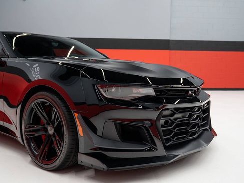 Used 2021 Chevrolet Camaro ZL1 RWD image 8
