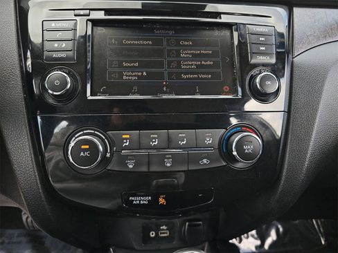 Used 2021 Nissan Rogue Sport S image 24