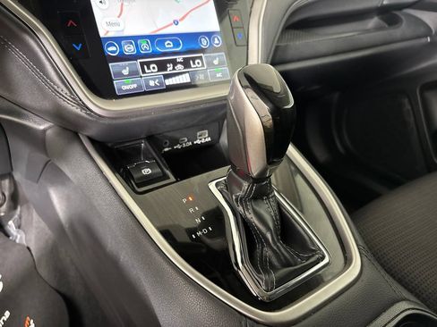 Used 2025 Subaru Outback Premium AWD/4WD image 21