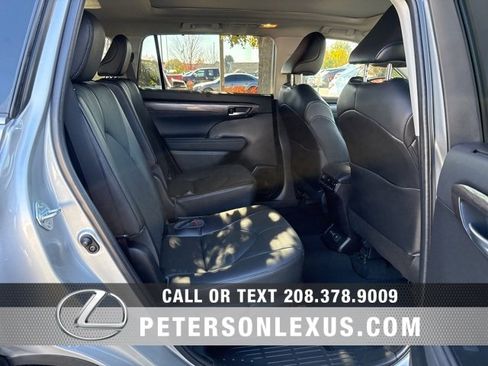 Used 2023 Toyota Highlander Platinum image 19