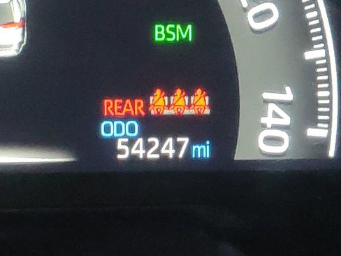 Used 2024 Toyota RAV4 XLE FWD image 2