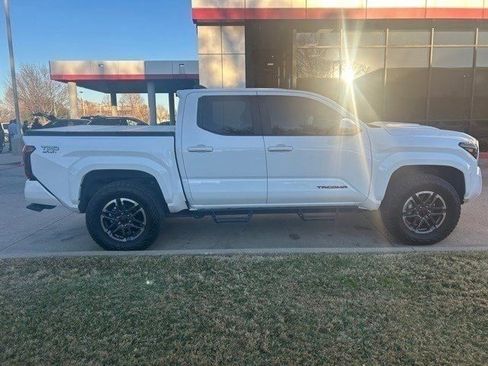 Used 2024 Toyota Tacoma TRD Sport image 5