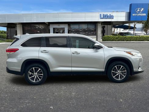 Used 2019 Toyota Highlander XLE image 8