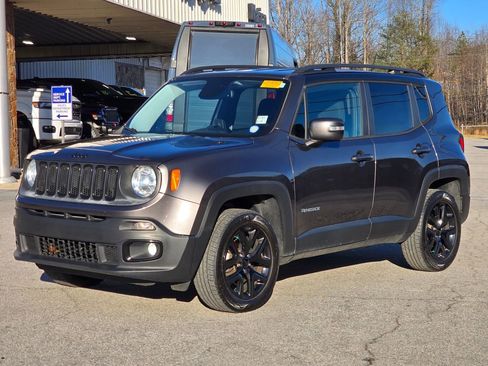 Used 2016 Jeep Renegade Latitude image 2