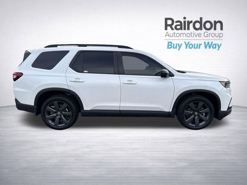 Used 2025 Honda Pilot Sport image 8