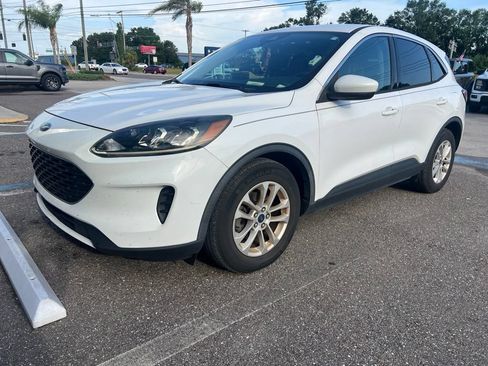 Used 2020 Ford Escape SE FWD image 2
