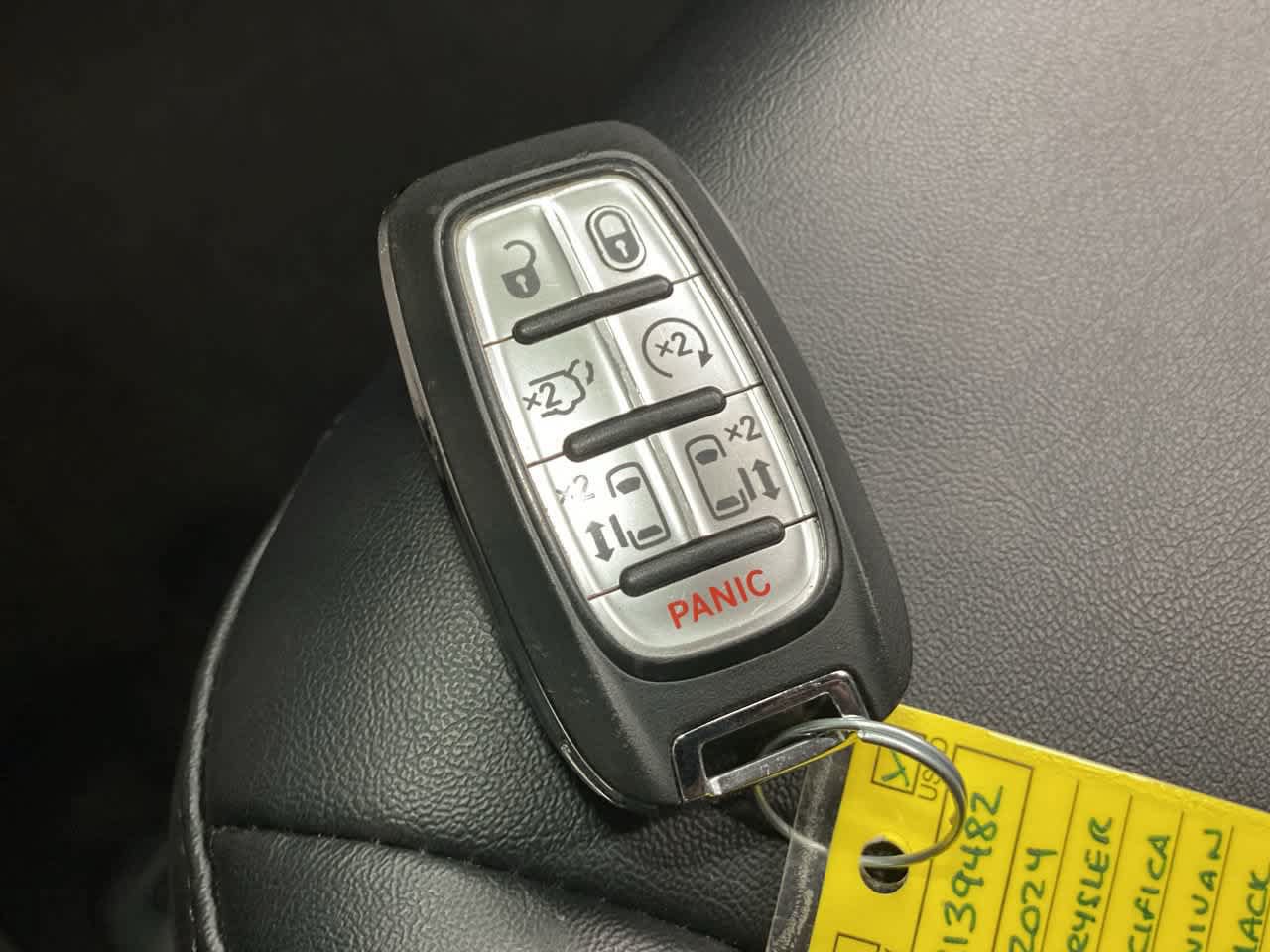 Used 2024 Chrysler Pacifica Touring-L FWD image 30