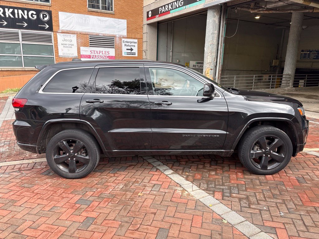 Used 2015 Jeep Grand Cherokee Altitude AWD/4WD image 2