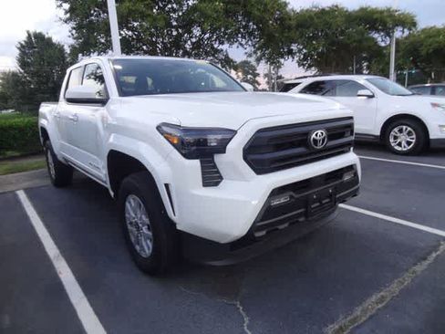 Used 2025 Toyota Tacoma SR5 AWD/4WD image 3