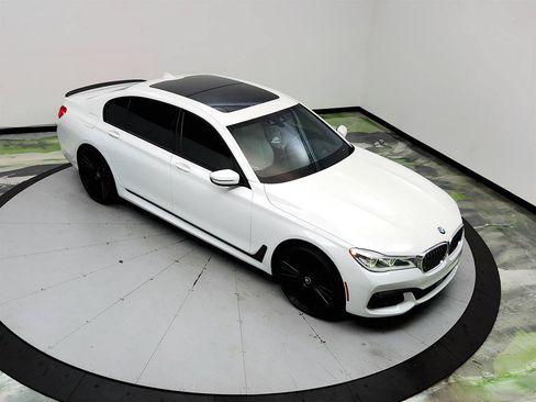 Used 2017 BMW 750i xDrive AWD/4WD image 34