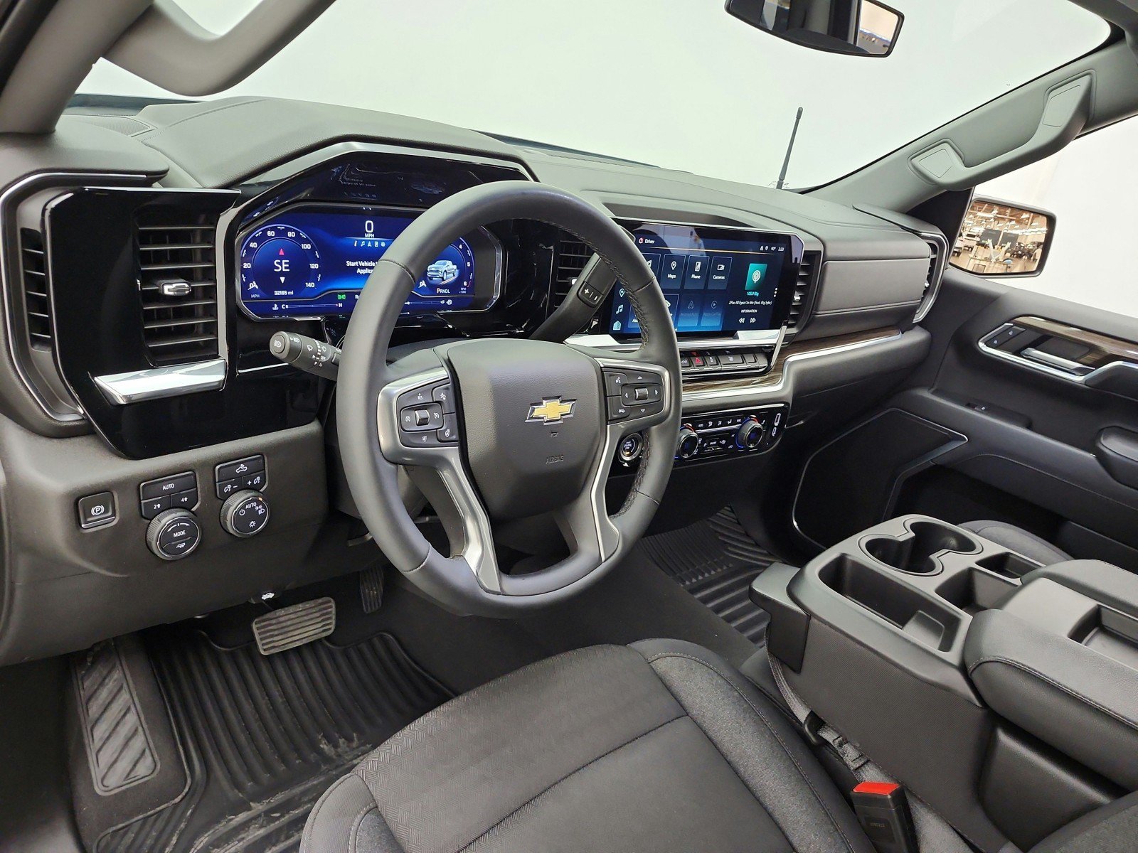 Used 2024 Chevrolet Silverado 1500 LT AWD/4WD image 9