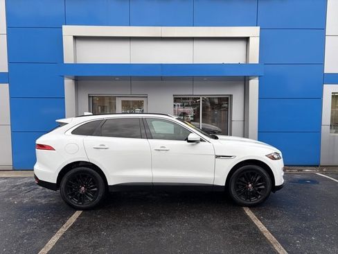 Used 2019 Jaguar F-PACE Prestige image 4