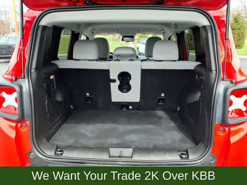 Used 2022 Jeep Renegade Latitude w/ Convenience Group AWD/4WD image 18