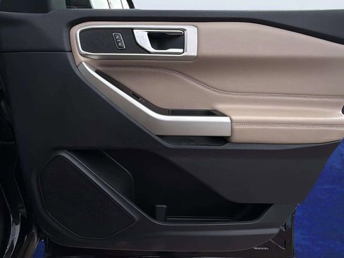 Used 2022 Ford Explorer XLT w/ Equipment Group 202A image 16