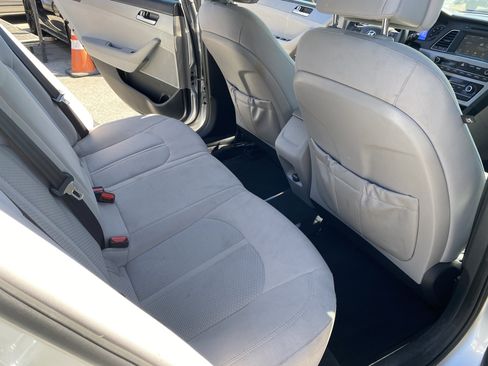 Used 2016 Hyundai Sonata SE FWD image 18