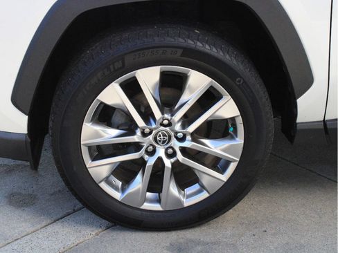 Used 2021 Toyota RAV4 XLE Premium AWD/4WD image 38