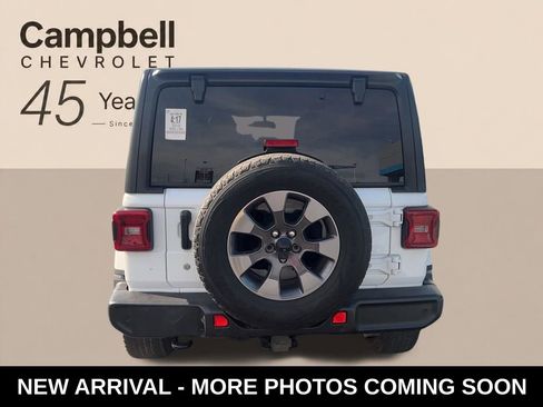 Used 2018 Jeep Wrangler Unlimited Sahara AWD/4WD image 4