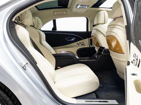 Used 2021 Bentley Flying Spur W12 image 26