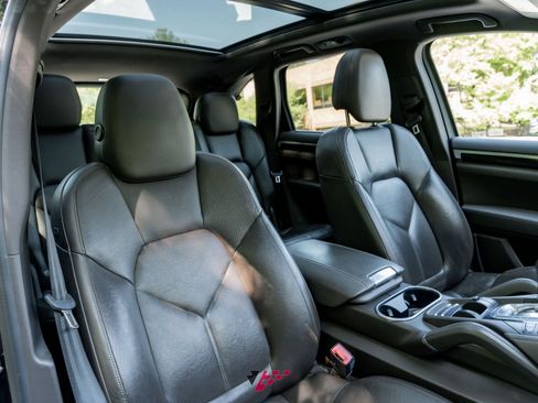 Used 2016 Porsche Cayenne Diesel AWD/4WD image 3