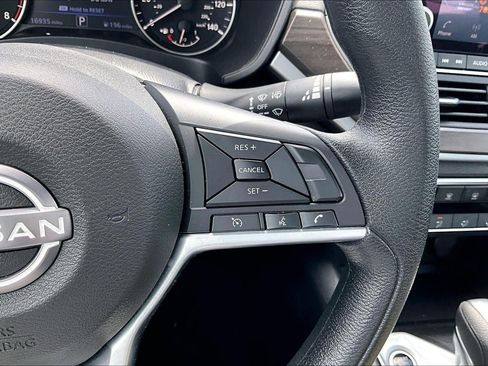 Used 2025 Nissan Altima 2.5 SV FWD image 18