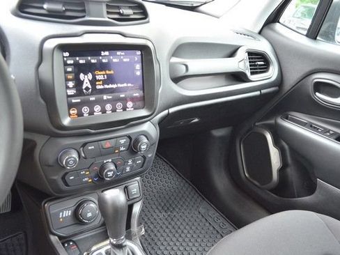 Used 2023 Jeep Renegade Latitude AWD/4WD image 24