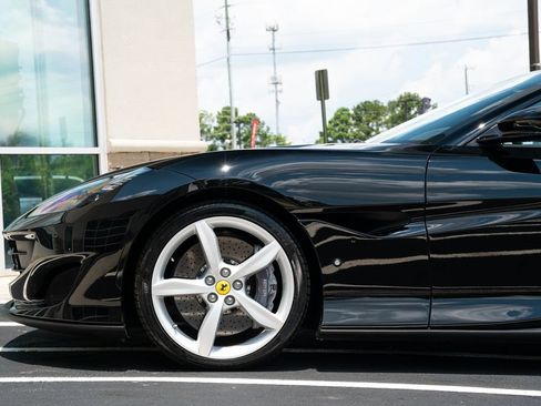 Used 2019 Ferrari Portofino RWD image 23