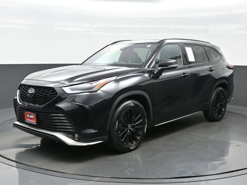 Used 2024 Toyota Highlander XSE AWD/4WD image 2