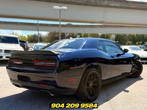 Used 2017 Dodge Challenger R/T Scat Pack RWD image 9