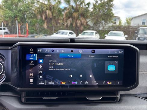 Used 2025 Jeep Wrangler Unlimited Sahara image 24