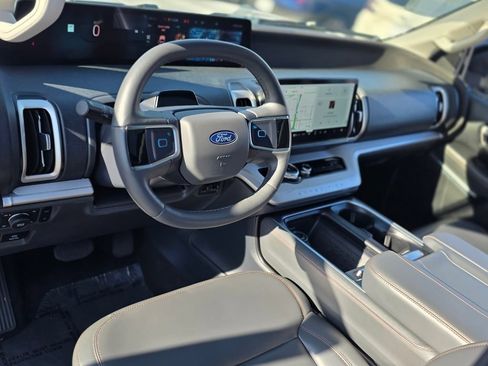 Used 2025 Ford Expedition Max Active AWD/4WD image 28