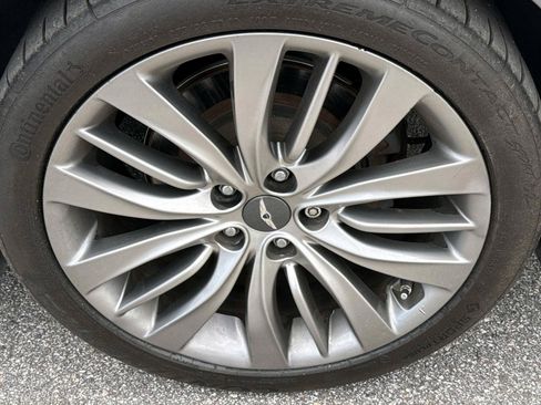 Used 2015 Hyundai Genesis 5.0 RWD image 2