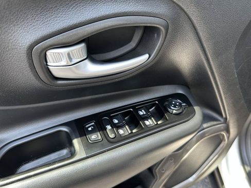 Used 2020 Jeep Renegade Limited w/ UConnect 8.4 Nav Group AWD/4WD image 23
