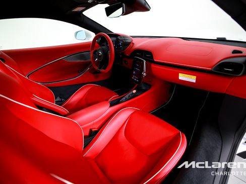 Used 2025 McLaren Artura RWD image 19